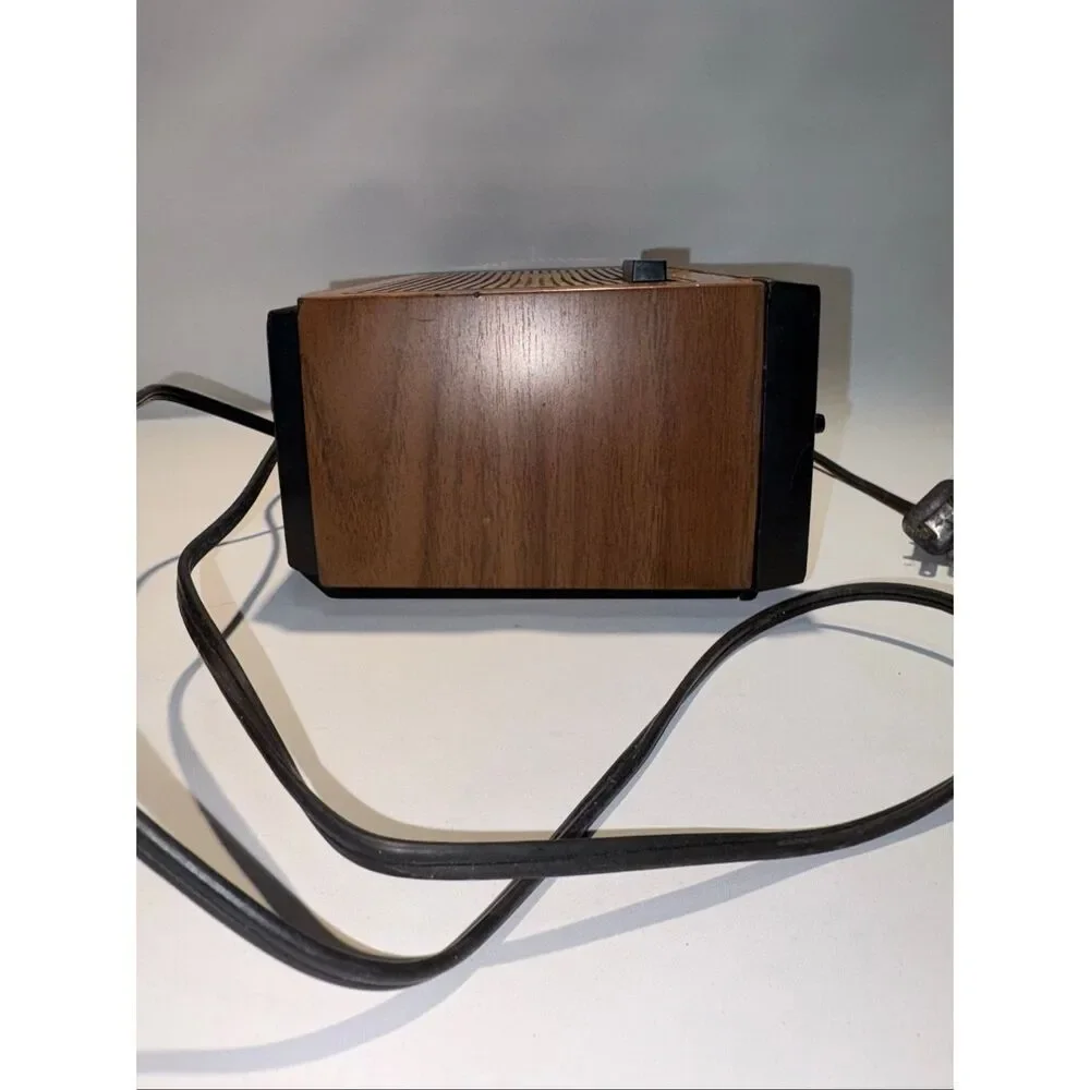 Vintage GE alarm clock radio